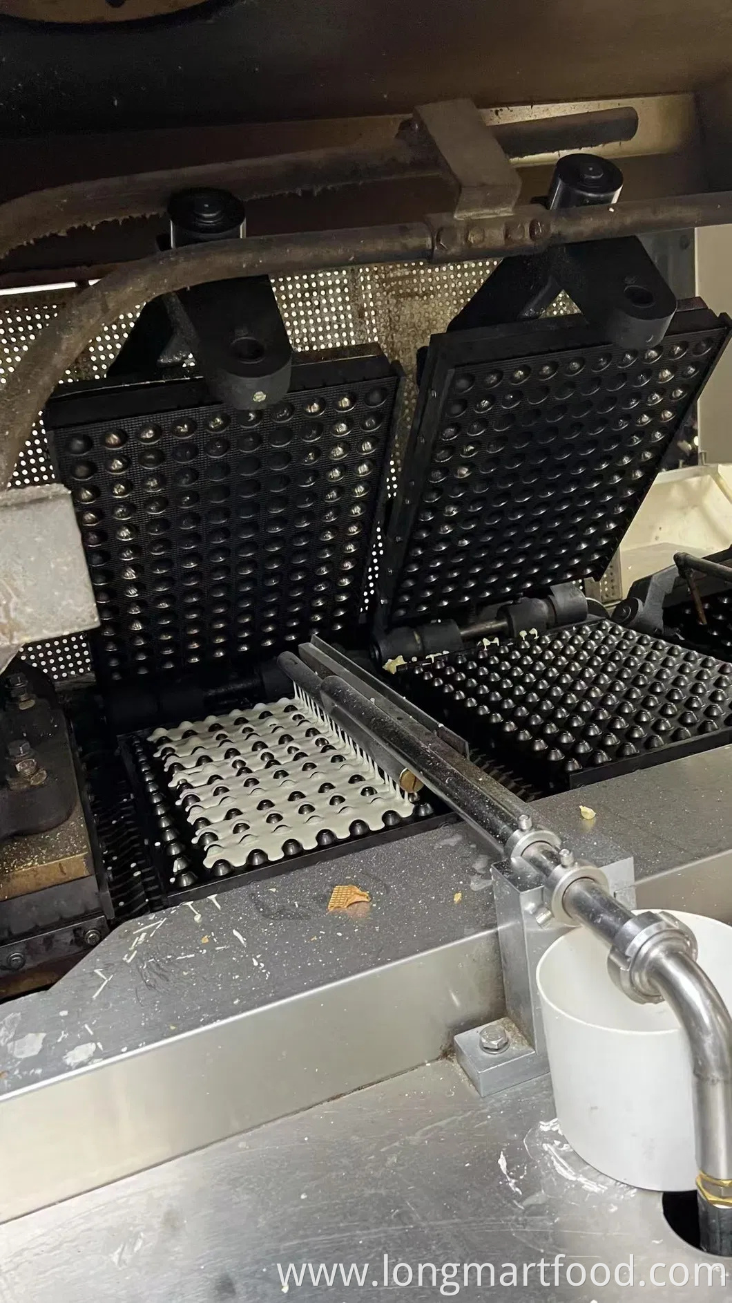 Crunchy Wafer Ball Milk Chocolate with Peanut/Crispy Rice/Cookie Packed in Heart Box